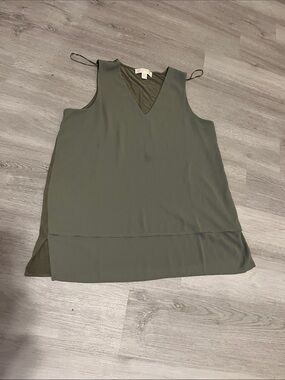 Relaxed V-Neck Sleeveless Tunic in Olive Green